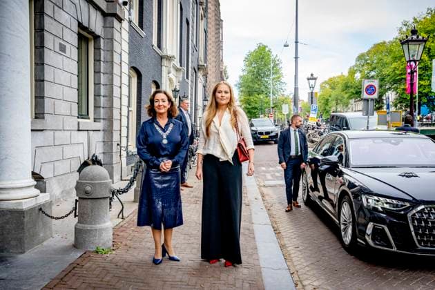 10-09-2025 Amsterdam Princess Amalia during a meeting with mayor Femke Halsema of Amsterdam and several Amsterdammers at the official residence of the mayor at Herengracht 502 in Amsterdam. Â  Copyright: xPPEx