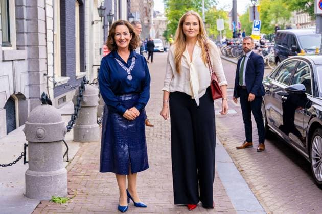 10-09-2025 Amsterdam Princess Amalia during a meeting with mayor Femke Halsema of Amsterdam and several Amsterdammers at the official residence of the mayor at Herengracht 502 in Amsterdam. Â  Copyright: xPPEx