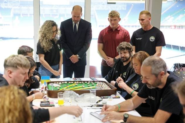 The Prince of Wales Visits Jac Lewis Foundation Mental Health Hub CARDIFF, WALES - SEPTEMBER 10: Prince William, Prince of Wales and rugby player Jac Morgan participate in arts activities during his visit to new a mental health hub run by the Jac Lewis Foundation on World Suicide Prevention Day at Principality Stadium on September 10, 2025 in Cardiff, Wales., Credit:Chris Jackson Avalon United Kingdom, Wales, Cardiff, Principality Stadium  Copyright: xChrisxJacksonx xAvalonx 1035774391