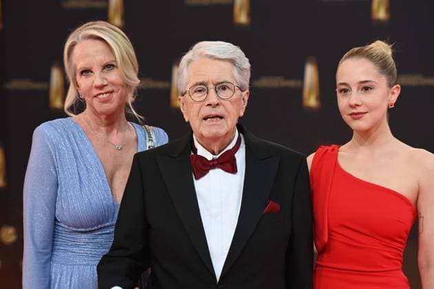 Frank ELSTNER, Showmaster, with wife Britta and daughter Enya, Red Carpet, Red Carpet Show, Arrival, German Television Award Ceremony, The German Television Award 2025, German Television Award 2025 at the MMC Studios Cologne, on 10 09 2025