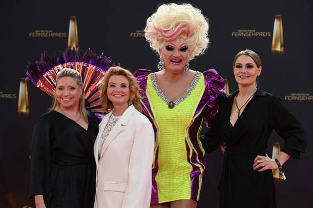 f l Caroline FRIER, actress, Anette FRIER, actress, Olivia JONES, Martina HILL, actress, Red Carpet, Red Carpet Show, arrival, arrival, German Television Award Ceremony, German Television Award 2025, German Television Award 2025 at MMC Studios Cologne, on 10 09 2025