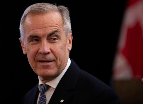 September 10, 2025, Edmonton, Ab, CANADA: Prime Minister Mark Carney greets party members as he arrives to deliver remarks at the Liberal caucus in Edmonton on Wednesday September 10, 2025. Edmonton CANADA  - ZUMAc35_ 20250910_zaf_c35_022 Copyright: xAmberxBrackenx