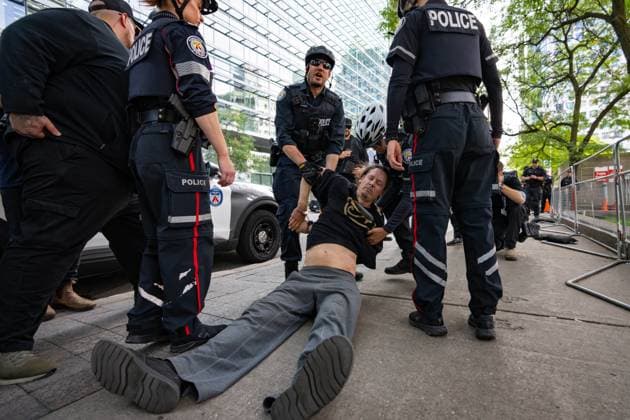 September 10, 2025, Toronto, On, Canada: Toronto Police arrest a man as protesters and counter-protesters gather outside of Roy Thomson Hall during the screening of the documentary The Road Between Us: The Ultimate Rescue at the Toronto International Film Festival in Toronto on Wednesday, Sept. 10, 2025. Toronto Canada  - ZUMAc35_ 20250910_zaf_c35_065 Copyright: xArlynxMcadoreyx