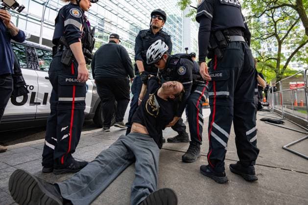 September 10, 2025, Toronto, On, Canada: Toronto Police arrest a man as protesters and counter-protesters gather outside of Roy Thomson Hall during the screening of the documentary The Road Between Us: The Ultimate Rescue at the Toronto International Film Festival in Toronto on Wednesday, Sept. 10, 2025. Toronto Canada  - ZUMAc35_ 20250910_zaf_c35_066 Copyright: xArlynxMcadoreyx