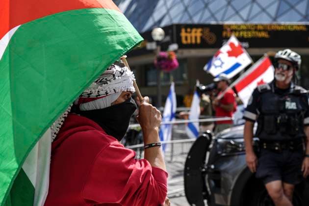 September 10, 2025, Toronto, On, CAN: Pro-Palestine and pro-Israeli supporters gather outside the opening screening of the film The Road Between Us: The Ultimate Rescue at the Toronto International Film Festival, in Toronto, on Wednesday, Sept. 10, 2025. Toronto CAN  - ZUMAc35_ 20250910_zaf_c35_105 Copyright: xChrisxYoungx