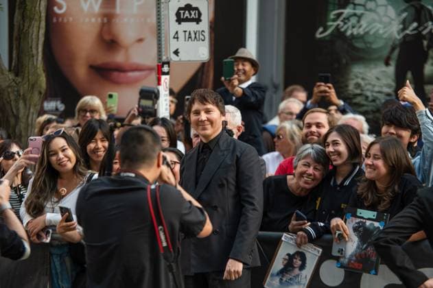 September 10, 2025, Toronto, On, Canada: Paul Dano greets fans before the red carpet for The Wizard of the Kremlin at the Toronto International Film Festival in Toronto on Wednesday, Sept. 10, 2025. Toronto Canada  - ZUMAc35_ 20250910_zaf_c35_167 Copyright: xLauraxProctorx