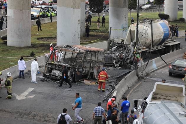 A vehicle was burned to ashes due to the explosion of a gas tanker that overturned near the Puente La Concordia in Iztapalapa, leaving 57 people injured, 19 of whom are in serious condition. on September 10, 2025 in Mexico City, Mexico. Mexico City Mexico - ZUMAe321 20250910_zia_e321_036 Copyright: xIanxRoblesx