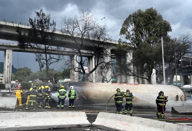 (250910) -- MEXICO CITY, Sept. 10, 2025 -- Photo taken on Sept. 10, 2025 shows the gas tanker truck explosion accident site in Mexico City, Mexico. Fifty-seven people were injured after a gas tanker truck exploded on Wednesday in Mexico City, with 19 of them in serious condition, local authorities said. (Str Xinhua) MEXICO-MEXICO CITY-GAS TANKER TRUCK-EXPLOSION LixMengxintonglian 