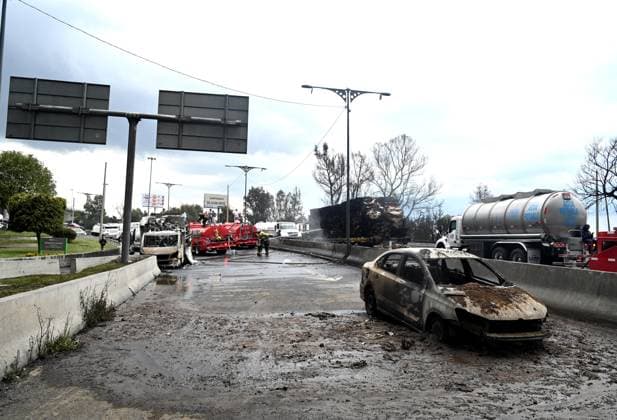 (250910) -- MEXICO CITY, Sept. 10, 2025 -- A burned car is pictured at the gas tanker truck explosion accident site in Mexico City, Mexico, Sept. 10, 2025. Fifty-seven people were injured after a gas tanker truck exploded on Wednesday in Mexico City, with 19 of them in serious condition, local authorities said. (Str Xinhua) MEXICO-MEXICO CITY-GAS TANKER TRUCK-EXPLOSION LixMengxintonglian 