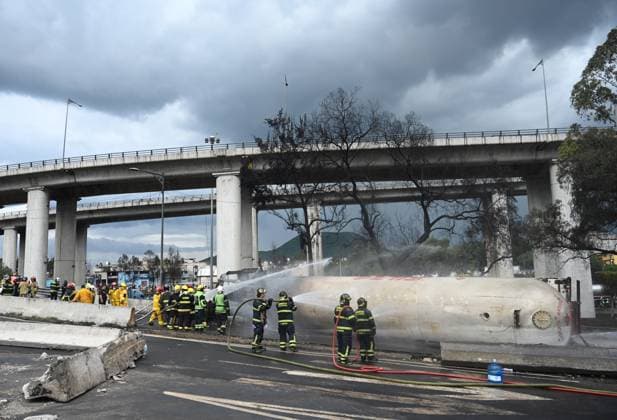 (250910) -- MEXICO CITY, Sept. 10, 2025 -- Firefighters work at the gas tanker truck explosion accident site in Mexico City, Mexico, Sept. 10, 2025. Fifty-seven people were injured after a gas tanker truck exploded on Wednesday in Mexico City, with 19 of them in serious condition, local authorities said. (Str Xinhua) MEXICO-MEXICO CITY-GAS TANKER TRUCK-EXPLOSION LixMengxintonglian 