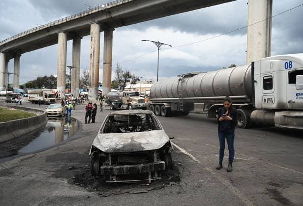 (250910) -- MEXICO CITY, Sept. 10, 2025 -- A burned car is pictured at the gas tanker truck explosion accident site in Mexico City, Mexico, Sept. 10, 2025. Fifty-seven people were injured after a gas tanker truck exploded on Wednesday in Mexico City, with 19 of them in serious condition, local authorities said. (Str Xinhua) MEXICO-MEXICO CITY-GAS TANKER TRUCK-EXPLOSION LixMengxintonglian 