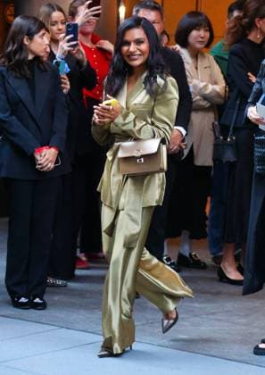 NYFW - Celebs At The Ralph Lauren Fashion Show Mindy Kaling leaves the Ralph Lauren Spring 2026 fahion show during the New York fashion week in midtown, NY on September 10, 2025. Photo by Dylan Travis ABACAPRESS.COM New York City NY United States  Copyright: xDylanxTravis ABACAx