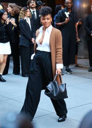 NYFW - Celebs At The Ralph Lauren Fashion Show Ariana DeBose leaves the Ralph Lauren Spring 2026 fahion show during the New York fashion week in midtown, NY on September 10, 2025. Photo by Dylan Travis ABACAPRESS.COM New York City NY United States  Copyright: xDylanxTravis ABACAx