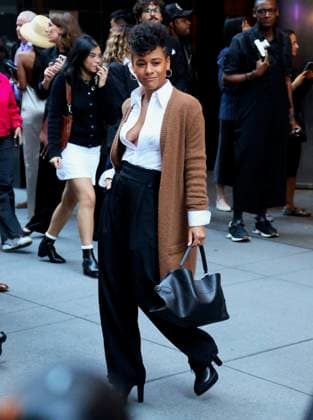 NYFW - Celebs At The Ralph Lauren Fashion Show Ariana DeBose leaves the Ralph Lauren Spring 2026 fahion show during the New York fashion week in midtown, NY on September 10, 2025. Photo by Dylan Travis ABACAPRESS.COM New York City NY United States  Copyright: xDylanxTravis ABACAx