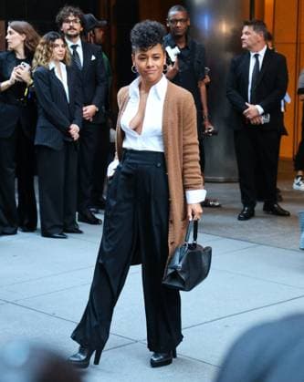 NYFW - Celebs At The Ralph Lauren Fashion Show Ariana DeBose leaves the Ralph Lauren Spring 2026 fahion show during the New York fashion week in midtown, NY on September 10, 2025. Photo by Dylan Travis ABACAPRESS.COM New York City NY United States  Copyright: xDylanxTravis ABACAx