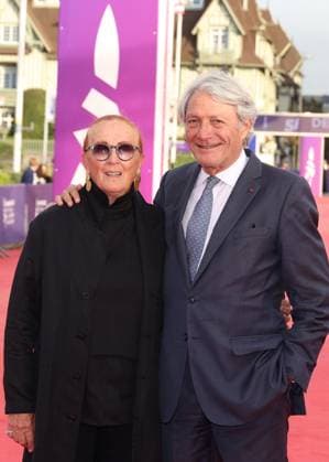 Le Maire de Deauville Philippe Augier et sa femme Beatrice Augier Arrivées à la première du film The summer book lors du 51ème Festival du Cinéma Américain de Deauville le 10 septembre 2025 Denis Guignebourg Bestimage Arriving at the premiere of the film The Summer Book at the 51st Deauville American Film Festival on 10 September 2025 Deauville France  Copyright: xDenisxGuignebourgx xBestimagexDenisxGuignebourgx xBestimagex