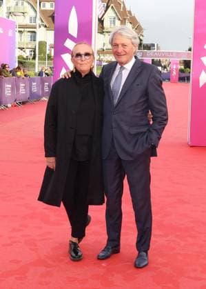 Le Maire de Deauville Philippe Augier et sa femme Beatrice Augier Arrivées à la première du film The summer book lors du 51ème Festival du Cinéma Américain de Deauville le 10 septembre 2025 Denis Guignebourg Bestimage Arriving at the premiere of the film The Summer Book at the 51st Deauville American Film Festival on 10 September 2025 Deauville France  Copyright: xDenisxGuignebourgx xBestimagexDenisxGuignebourgx xBestimagex
