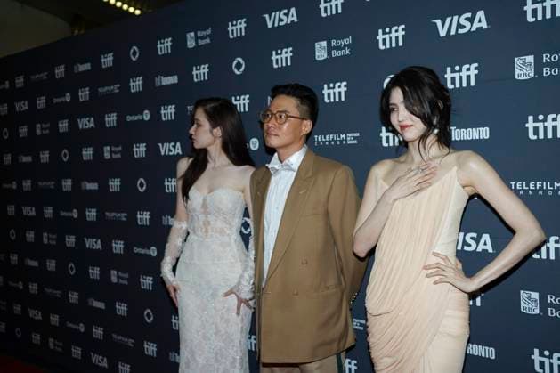 September 10, 2025, Toronto, Ontario, Canada: (L-R) Lee Hwan, Jeon Jong-seo and Han So-hee attend the red carpet for the Ã¢â‚¬ËœProject YÃ¢â‚¬â ¢ premiere during the 2025 Toronto International Film Festival at Princess of Wales Theatre. on September 10, 2025 in Toronto, Canada. Toronto Canada - ZUMAe321 20250910_zea_e321_110 Copyright: xLeonardoxRamirezx
