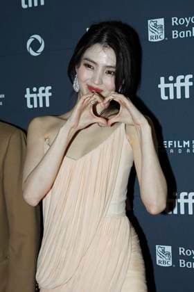 September 10, 2025, Toronto, Ontario, Canada: Han So-hee attends the red carpet for the Ã¢â‚¬ËœProject YÃ¢â‚¬â ¢ premiere during the 2025 Toronto International Film Festival at Princess of Wales Theatre. on September 10, 2025 in Toronto, Canada. Toronto Canada - ZUMAe321 20250910_zea_e321_118 Copyright: xLeonardoxRamirezx