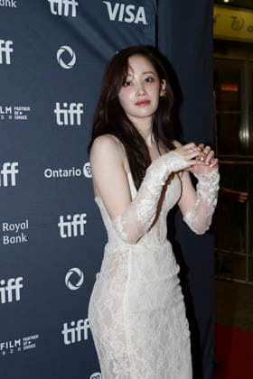September 10, 2025, Toronto, Ontario, Canada: Jeon Jong-seo attends the red carpet for the Ã¢â‚¬ËœProject YÃ¢â‚¬â ¢ premiere during the 2025 Toronto International Film Festival at Princess of Wales Theatre. on September 10, 2025 in Toronto, Canada. Toronto Canada - ZUMAe321 20250910_zea_e321_084 Copyright: xLeonardoxRamirezx
