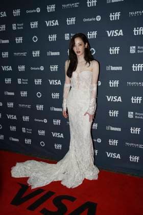 September 10, 2025, Toronto, Ontario, Canada: Jeon Jong-seo attends the red carpet for the Ã¢â‚¬ËœProject YÃ¢â‚¬â ¢ premiere during the 2025 Toronto International Film Festival at Princess of Wales Theatre. on September 10, 2025 in Toronto, Canada. Toronto Canada - ZUMAe321 20250910_zea_e321_113 Copyright: xLeonardoxRamirezx