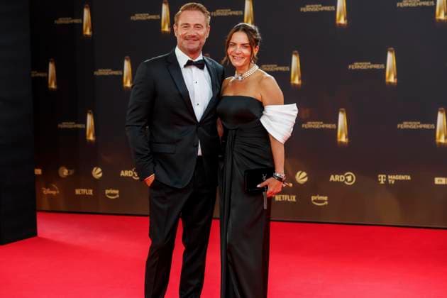 abb Julia Roentgen, Sashas wife as a guest on the red carpet at the German Television Award 2025 at the MMC Studios on 0 09 2025 in Cologne NRW Germany