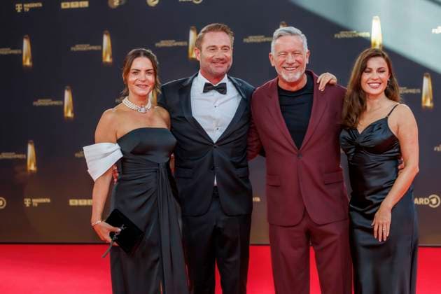 abb Julia Roentgen, Sasha wife Otto Steiner and Natalia Avelon as guests on the red carpet at the German Television Award 2025 ceremony at the MMC Studios on 0 09 2025 in Cologne NRW Germany