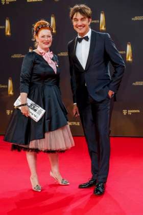 abb Matze Knop and Enie van de Meiklokjes as guests on the red carpet at the German Television Award 2025 ceremony at the MMC Studios on 0 09 2025 in Cologne NRW Germany