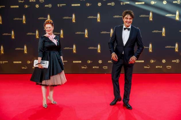 abb Matze Knop and Enie van de Meiklokjes as guests on the red carpet at the German Television Award 2025 ceremony at the MMC Studios on 0 09 2025 in Cologne NRW Germany
