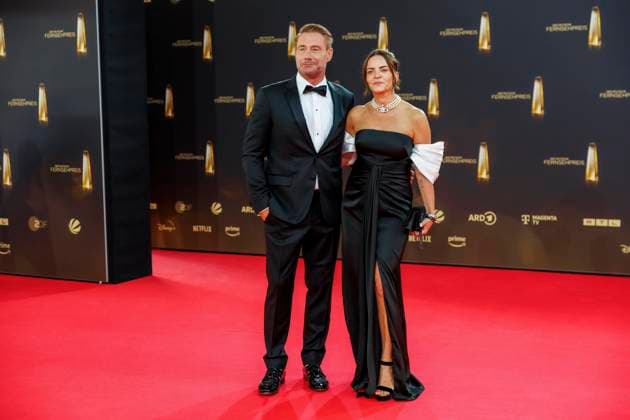 abb Julia Roentgen, Sashas wife as a guest on the red carpet at the German Television Award 2025 at the MMC Studios on 0 09 2025 in Cologne NRW Germany