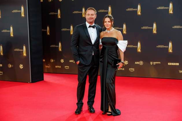 abb Julia Roentgen, Sashas wife as a guest on the red carpet at the German Television Award 2025 at the MMC Studios on 0 09 2025 in Cologne NRW Germany