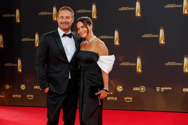 abb Julia Roentgen, Sashas wife as a guest on the red carpet at the German Television Award 2025 at the MMC Studios on 0 09 2025 in Cologne NRW Germany