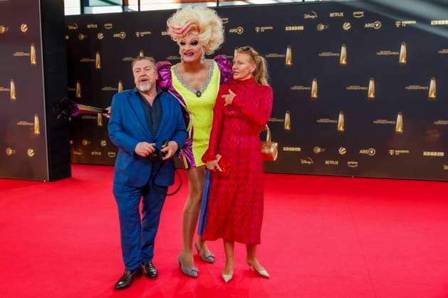 abb Armin Rohde Actor with wife Karen Boehne and Olivia Jones on the red carpet at the German Television Award 2025 at the MMC Studios on 0 09 2025 in Cologne NRW Germany