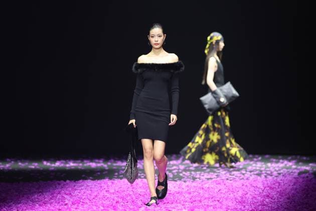 BEIJING, CHINA - SEPTEMBER 10: Models walk the runway at the DISIMAN.LING collection by designer Han Ling on day 6 of China Fashion Week AW25 Collection at 798Â·751 PARK on September 10, 2025 in Beijing, China.  Copyright: xChinaxNewsxServicex 111590059583