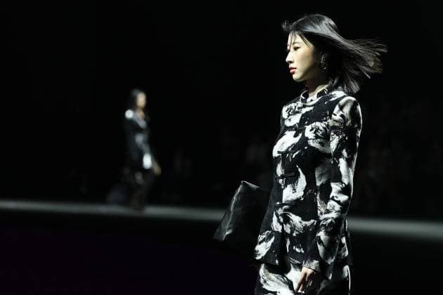 BEIJING, CHINA - SEPTEMBER 10: Models walk the runway at the DISIMAN.LING collection by designer Han Ling on day 6 of China Fashion Week AW25 Collection at 798Â·751 PARK on September 10, 2025 in Beijing, China.  Copyright: xChinaxNewsxServicex 111590059574