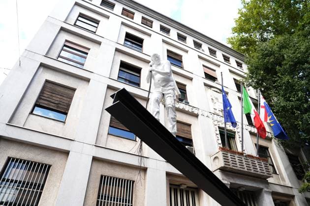 News Bilder des Tages Milan, Milan, Italy: Milan, Ceremony for the restitution of the opera L Uomo della Luce to the city and ceremony for September 11th, twenty-four years after the attacks in front of the Palazzo Isimbardi on Via Vivaio Milan Italy  - ZUMAp169 20250911_zea_p169_051 Copyright: xDuilioxPiaggesix