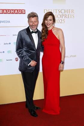 Thorsten Schorn und Katrin Bauerfeind bei der Verleihung Deutscher Radiopreis am 11.09.2025 in Hamburg Deutscher Radiopreis 2025 Verleihung in Hamburg *** Thorsten Schorn and Katrin Bauerfeind at the German Radio Award ceremony on 11 09 2025 in Hamburg German Radio Award 2025 ceremony in Hamburg 