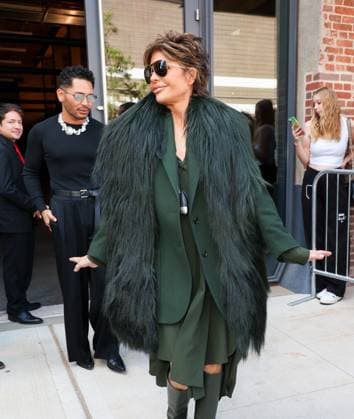 Celebrities arrive at the Michael Kors fashion show during New York Fashion Week Featuring: Lisa Rinna Where: New York, New York, United States When: 12 Sep 2025 Credit: Jason Howard BauerGriffin INSTARimages EDITORIAL USE ONLY. NOT FOR USE BY NEWSPAPERS BASED IN THE UK. Copyright: xx instar55079349