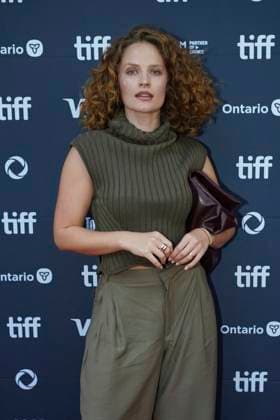 September 11, 2025, Toronto, Ontario, Canada: Jeanette Schock attends the red carpet for the Ã¢â‚¬ËœEasy s WaltzÃ¢â‚¬â ¢ premiere during the 2025 Toronto International Film Festival at Roy Thomson Hall. on September 11, 2025 in Toronto, Canada. Toronto Canada - ZUMAe321 20250911_zea_e321_074 Copyright: xLeonardoxRamirezx