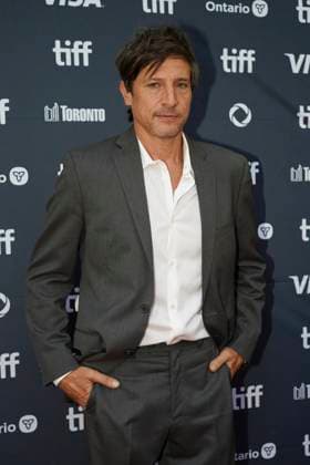 September 11, 2025, Toronto, Ontario, Canada: Simon Rex attends the red carpet for the Ã¢â‚¬ËœEasy s WaltzÃ¢â‚¬â ¢ premiere during the 2025 Toronto International Film Festival at Roy Thomson Hall. on September 11, 2025 in Toronto, Canada. Toronto Canada - ZUMAe321 20250911_zea_e321_094 Copyright: xLeonardoxRamirezx