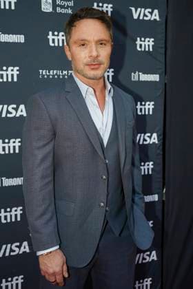September 11, 2025, Toronto, Ontario, Canada: Nic Pizzolatto attends the red carpet for the Ã¢â‚¬ËœEasy s WaltzÃ¢â‚¬â ¢ premiere during the 2025 Toronto International Film Festival at Roy Thomson Hall. on September 11, 2025 in Toronto, Canada. Toronto Canada - ZUMAe321 20250911_zea_e321_101 Copyright: xLeonardoxRamirezx