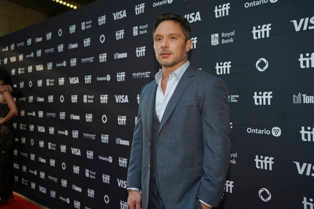 September 11, 2025, Toronto, Ontario, Canada: Nic Pizzolatto attends the red carpet for the Ã¢â‚¬ËœEasy s WaltzÃ¢â‚¬â ¢ premiere during the 2025 Toronto International Film Festival at Roy Thomson Hall. on September 11, 2025 in Toronto, Canada. Toronto Canada - ZUMAe321 20250911_zea_e321_151 Copyright: xLeonardoxRamirezx
