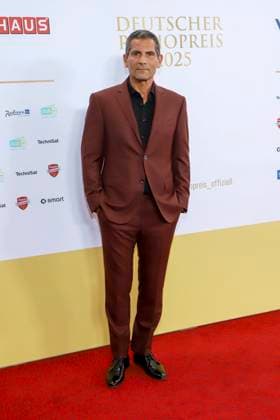 abb Mitri Sirin as a guest on the red carpet at the German Radio Award 2025 ceremony at the Neue Flora on 11 09 2025 in Hamburg Hamburg Germany