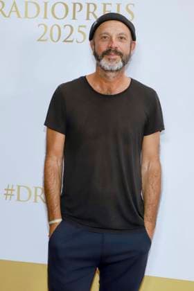 abb Jan Plewka as a guest on the red carpet at the German Radio Award 2025 ceremony at the Neue Flora on 11 09 2025 in Hamburg Hamburg Germany