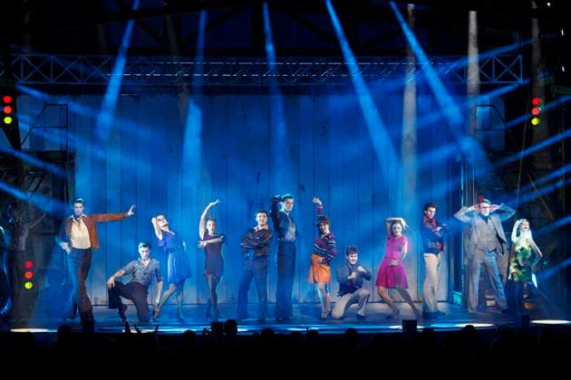 Performers on stage at the premiere of the cult musical Saturday Night Fever at the Capitol Theater Düsseldorf, 11 09 2025 NRW Germany Copyright: xChristophxHardtx