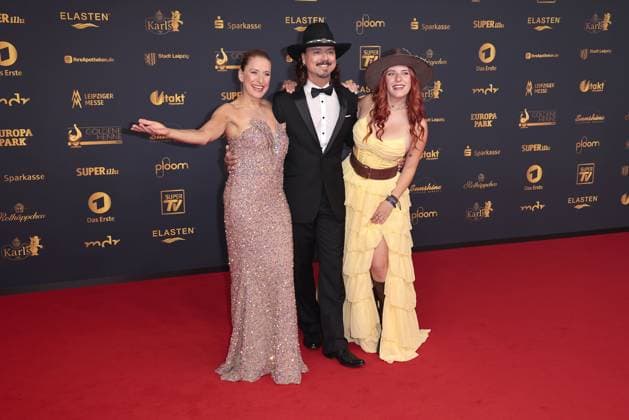 Stefanie Hertel, Lanny Lanner and Johanna Mross at the Goldene Henne award ceremony on 12 09 2025 in Leipzig Goldene Henne 2025 award ceremony in Leipzig