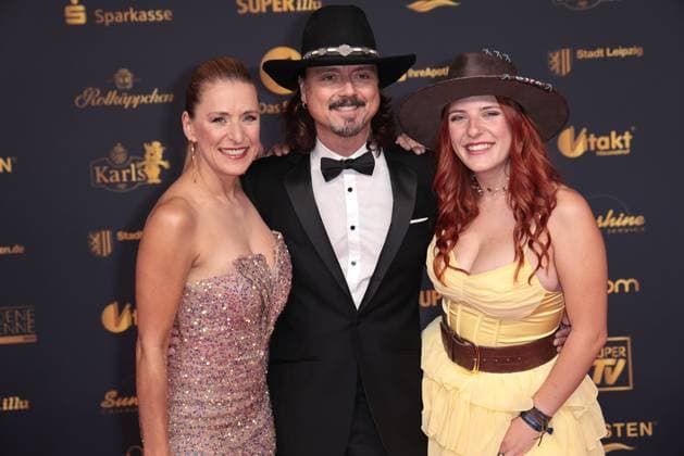 Stefanie Hertel, Lanny Lanner and Johanna Mross at the Goldene Henne award ceremony on 12 09 2025 in Leipzig Goldene Henne 2025 award ceremony in Leipzig