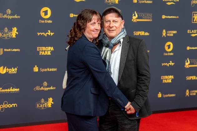 Goldene Henne 2025 award ceremony 12 09 2025 Leipzig, Messe Allee 1 Leipziger Messe In the photo Michael Hiter, musician with partner Sandra On Friday evening, the Golden Copyright: xEHLxMedia BjörnxStachx 20250912_goldene-henne-teppich-1_14