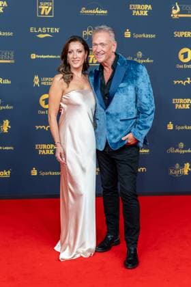 Goldene Henne 2025 award ceremony 12 09 2025 Leipzig, Messe Allee 1 Leipziger Messe In the photo Olaf Berger, singer and wife Julia Berger On Friday evening, the Golden Copyright: xEHLxMedia BjörnxStachx 20250912_goldene-henne-teppich-1_39