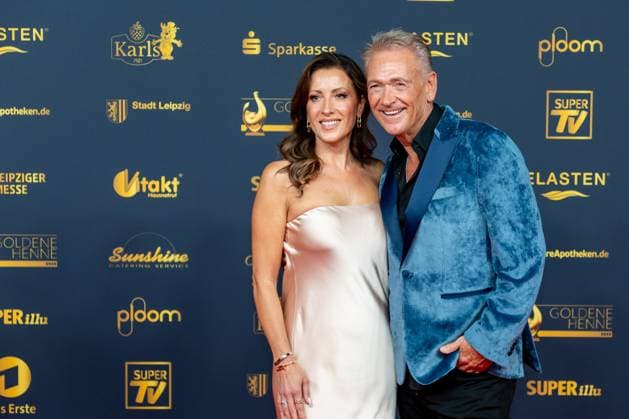 Goldene Henne 2025 award ceremony 12 09 2025 Leipzig, Messe Allee 1 Leipziger Messe In the photo Olaf Berger, singer and wife Julia Berger On Friday evening, the Golden Copyright: xEHLxMedia BjörnxStachx 20250912_goldene-henne-teppich-1_40